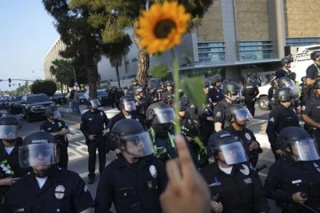 லாஸ் ஏஞ்சல்ஸில் திடீர் ஊரடங்கு உத்தரவு - என்ன காரணம்?