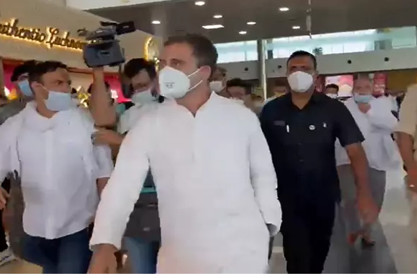 லக்னோ விமான நிலையத்தில் ராகுல் காந்தி தர்ணா போராட்டம் - கடும் சிரமத்திற்கு பிறகு லக்கிம்பூர் சென்றடைந்தார் | India Ragul Polictics