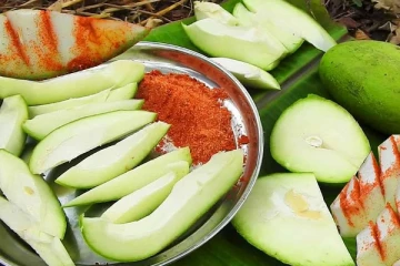 பச்சை மாங்காய் ஒரு துண்டு மதிய வேளையில் சாப்பிட்டால் என்ன நடக்கும் தெரியுமா?