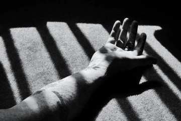 கணவனின் தொல்லையால் மாமியார் வீட்டில் உறங்கிய மனைவி.. காலையில் அவர்கண்ட அதிர்ச்சி காட்சி!