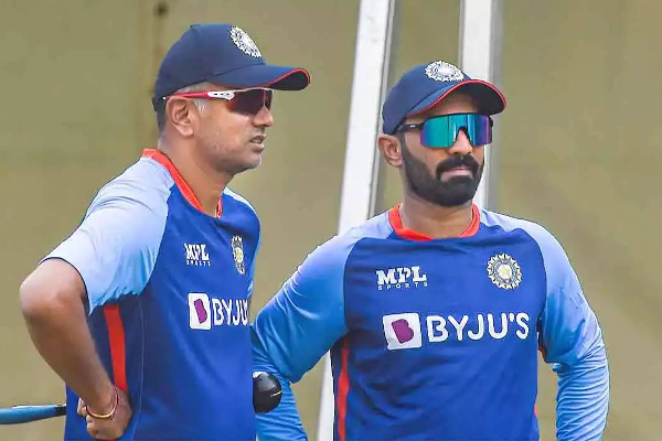 அவர் கட்டாயம் இருப்பார்... டி20 உலககோப்பை தேர்வுக்கு டிராவிட் வைக்கும் புதிய செக்! | Dinesh Karthik S Chances For T20 World Cup Dravid