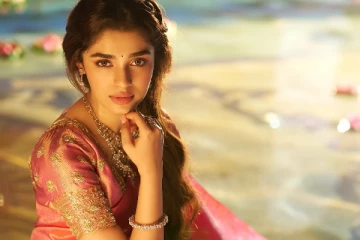 க்ரித்தி ஷெட்டி சேலையில் தேவதை போலிருக்கும் ஸ்டில்கள்