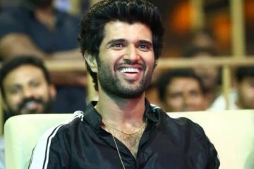 பொது மேடையில் விஜய் தேவரகொண்டா செய்த செயல்- பாராட்டும் ரசிகர்கள்