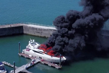 பல கோடி ரூபாய் மதிப்பிலான சொகுசு கப்பலில் தீ விபத்து!