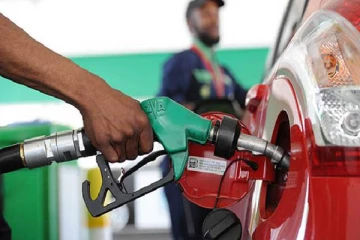 இலங்கையில் நள்ளிரவு முதல் எகிறிய எரிபொருட்களின் புதிய விலை