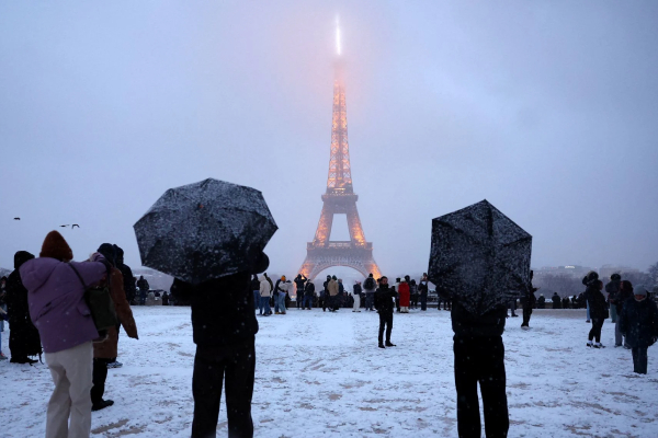 ஐரோப்பாவில் தொடரும் துருவகுளிர் தாக்குதல்! இன்று 3 வது நாளாகவும் பனிப்பொழிவு | Heavy Snowfall Continues In Europe Today