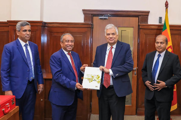 இலங்கை வங்கியின் 2022 ஆண்டிற்கான ஆண்டறிக்கை - ரணிலிடம் கையளிப்பு | Handover Of Bank Of Sri Lanka Annual Report 2022
