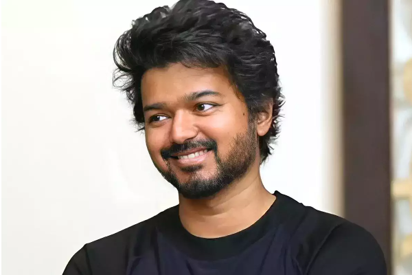 விலைஉயர்ந்த காரில் வந்து இறங்கிய விஜய்.. இதுவரை பலரும் பார்த்திராத வீடியோ