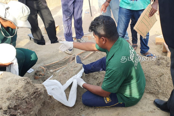 செம்மணி மனித புதைகுழியில் சிசுவின் எலும்புக்கூடு! கண்கலங்க வைத்த நிமிடங்கள் | Chemmani Mass Graves Updates Tamil