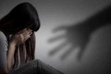 நண்பரை நம்பி சென்ற கல்லூரி மாணவி.. சீரழித்த சினிமா உதவி இயக்குனர் - அதிர்ச்சி!