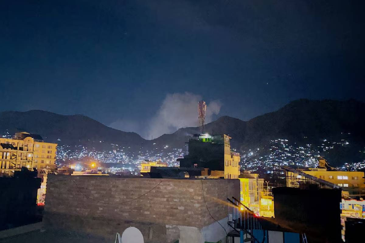 காபூல் வைத்தியசாலை மீது வான்வழித் தாக்குதல் ; 400 பேர் பலி | Airstrike On Kabul Hospital 400 Killed