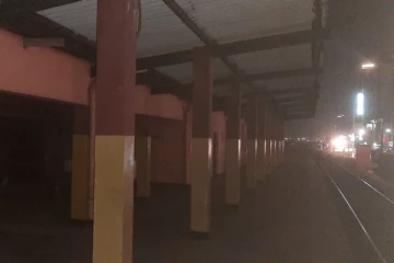 கட்டணம் செலுத்தவில்லை; இருளில் மூழ்கிய பம்பலப்பிட்டி ரயில் நிலையம்