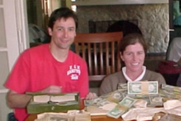 வீட்டை இடிக்கும் பணியாளருக்கு கிடைத்த பெருந்தொகை... சந்தோஷத்துக்கு பதில் சோகத்தில்முடிந்த விவகாரம்