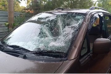 அச்சுவேலியில் வீட்டின் மீது அடையாளம் தெரியாத நபர்கள் தாக்குதல்(Photos)