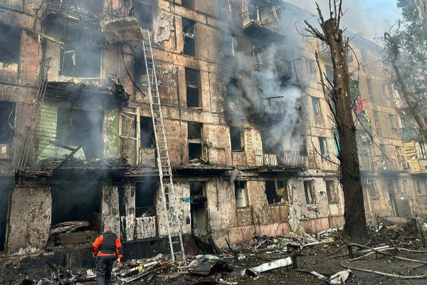 உக்ரைன் மீது ரஷ்யா வான்வழித்தாக்குதல் ; மூவர் உயிரிழப்பு | Russia Launches Airstrikes On Ukraine Three Killed உக்ரைன் மீது ரஷ்யா வான்வழித்தாக்குதல் ; மூவர் உயிரிழப்பு | Russia Launches Airstrikes On Ukraine Three Killed