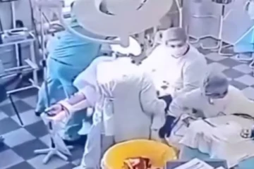 நிலநடுக்கத்தால் அதிர்ந்த கட்டிடங்கள் ; உயிர் பயத்தின் மத்தியிலும் வைத்தியர்களின் நெகிழ்ச்சி செயல்