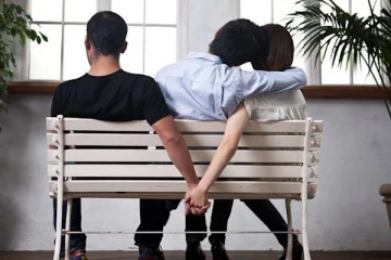 15 நாள் காதலன் வீட்டிலும், 15 நாள் கணவர் வீட்டிலும்.., மனைவியின் விருப்பத்தை நிறைவேற்றிய கணவர்