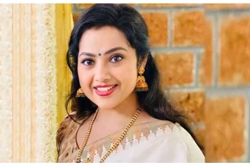 மீனா பற்றி எப்படி இப்படி பேசலாம்; வரலட்சுமி திருமணம் - கொந்தளித்த சரத்குமார்!