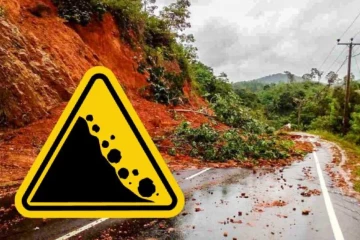 හැටන් - කොළඹ ප්‍රධාන පාරේ පස් කන්දක් කඩන් වැටෙයි - රථවාහන ගමනාගමනයට බාධා