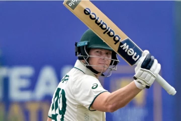 ස්මිත් ටෙස්ට් ලකුණු 10,000 සීමාව පසු කරයි..