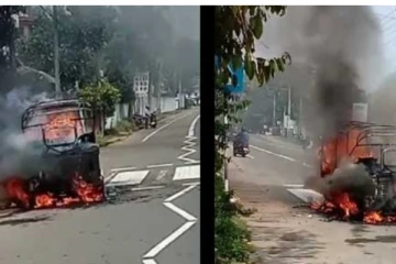 ධාවනයවෙමින් තිබූ ත්‍රීරෝද රථයක ගින්නක්