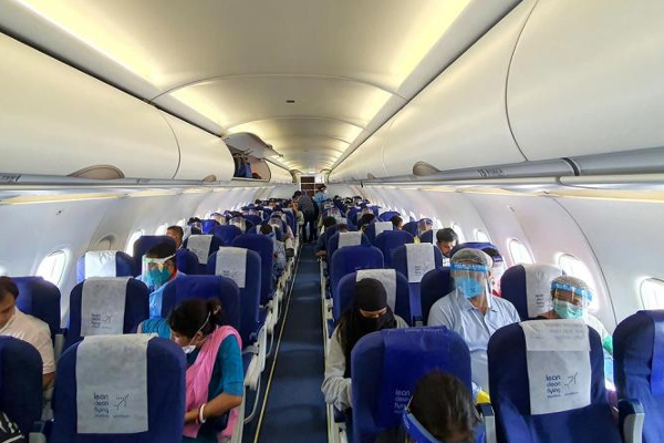 போதையில் விமான இருக்கையில் சிறுநீர் கழித்த பயணி - நீதிமன்றம் அதிரடி! | Man Exposed Himself And Urinates On Plane Floor