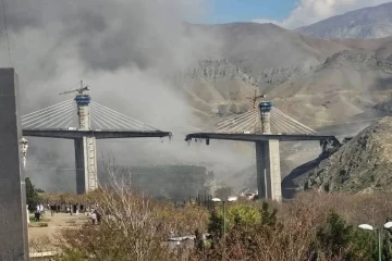 உயரமான பாலத்தை தாக்கிய அமெரிக்கா - 8 பாலங்களை குறிவைக்கும் ஈரான்