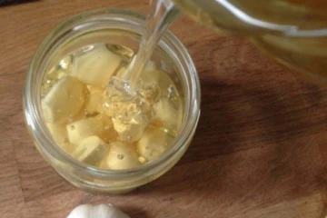 தினமும் பூண்டு நீர் குடித்தால் நிகழும் அதிசயம்! கட்டாயம் தெரிஞ்சிக்கோங்க