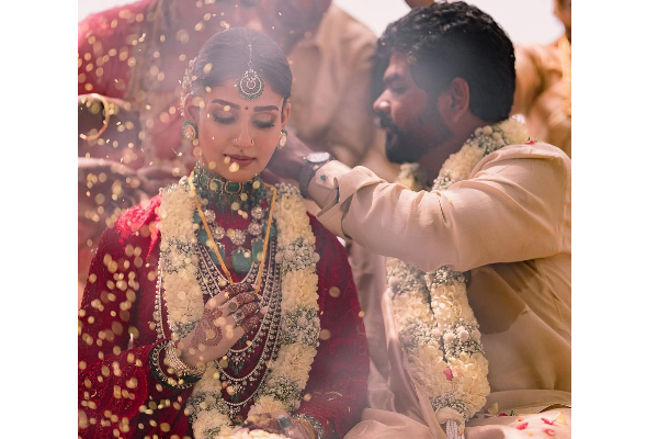 ஓசி திருமணத்தால் பிரச்சனையில் நயன்தாரா விக்கி ஜோடி! ஆப்பு வைத்ததா நெட்பிளிக்ஸ்? | Netflix Notice Nayanthara Vignesh Shivan