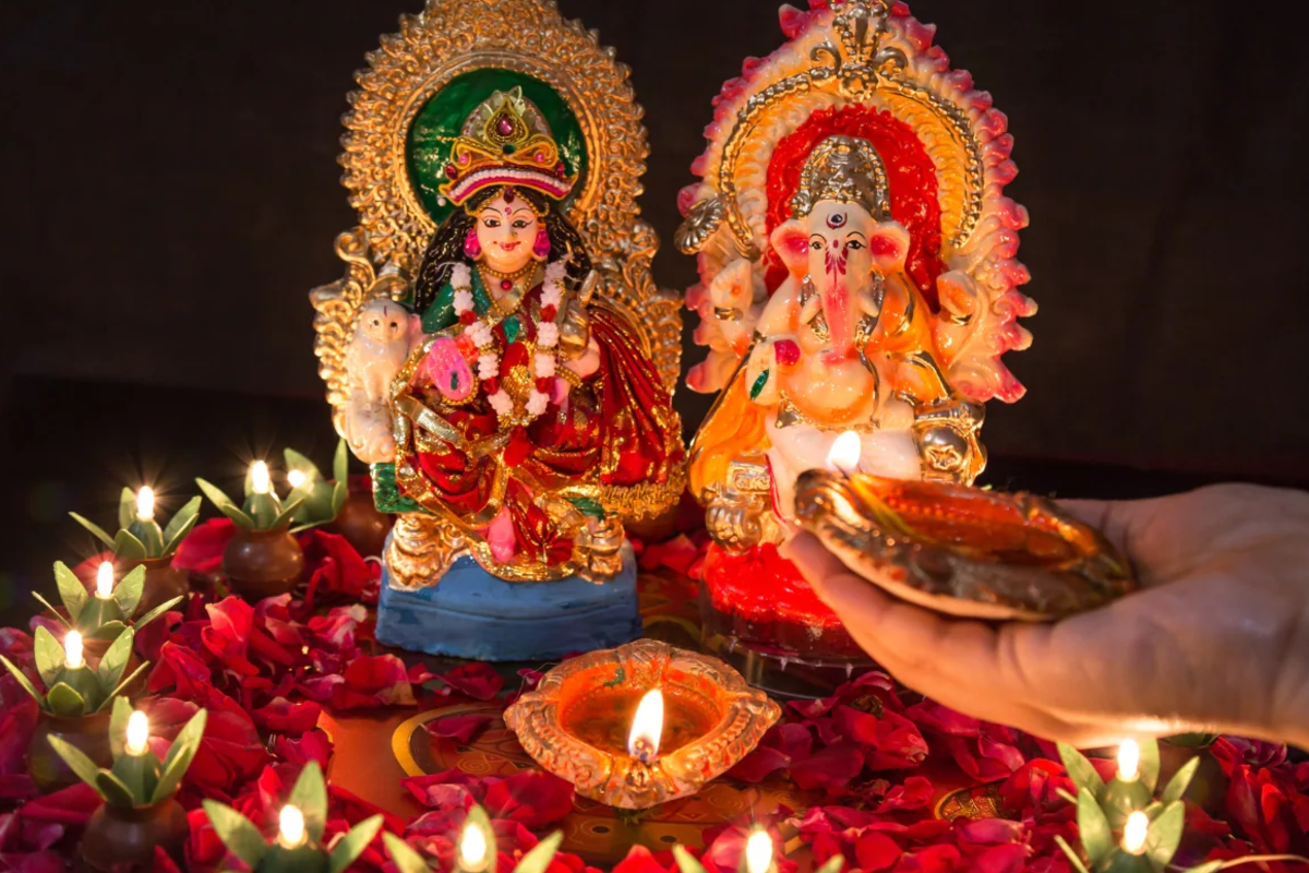 தீபாவளி பண்டிகை; வீட்டில் இந்த பொருட்கள் இருந்தால் உடனே தூக்கி வீசிடுங்க! | Diwali Festival Vastu Tips Home Hinduism