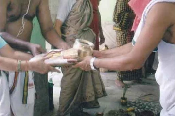 இந்தப் பொருட்களை மறந்தும் கூட தானம் கொடுத்து விடாதீர்கள்: கையில் பணம் தங்காது