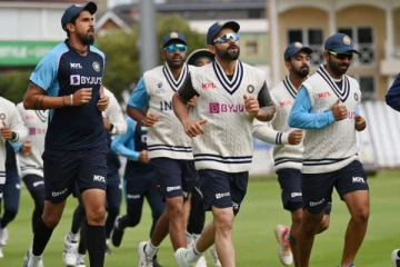 இந்திய அணியில் மேலும் ஒருவருக்கு கொரோனா.. பயிற்சி ரத்து செய்து உடனே ஹோட்டல் அறைக்கு திரும்பிய வீரர்கள்! நடக்குமா கடைசி டெஸ்ட்?