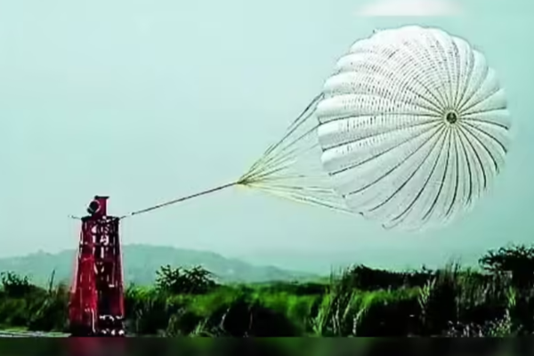 விண்வெளி வீரர்களை தரையிறக்கும் பாராசூட் சோதனை வெற்றி இஸ்ரோ தெரிவிப்பு | Isro Announces Successful Parachute Astronauts விண்வெளி வீரர்களை தரையிறக்கும் பாராசூட் சோதனை வெற்றி இஸ்ரோ தெரிவிப்பு | Isro Announces Successful Parachute Astronauts