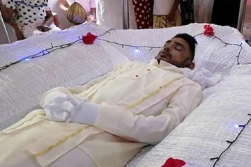 இலங்கையில் குடும்பமாக சேர்ந்து செய்த படுகொலை - கொடூரமாக கொல்லப்பட்ட மகன்