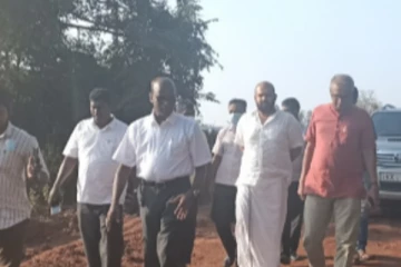 பாரியளவு சட்ட விரோத கிரவல் அகழ்வு; நாடாளுமன்ற உறுப்பினர்கள் திடீர் களவிஜயம்- தப்பி ஓடிய நபர்கள்!
