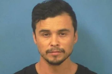 17 வயது மாணவியிடம் அத்துமீறி நடந்துவிட்டு வேறு நாட்டுக்கு தப்பிய பள்ளி ஊழியர்! 5 ஆண்டுகளுக்கு பிறகு கைது.. முழு பின்னணி