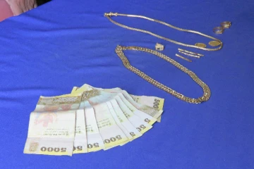 மட்டக்களப்பில் பொது சுகாதார உத்தியோகத்தர் வீட்டில் திருடிய சந்தேகநபர்கள் கைது (Photos)