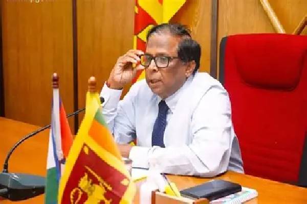 வடமாகாணத்தில் உதவித்தொகை வழங்கல் தொடர்பில் எழுந்துள்ள விமர்சனங்கள் - ஆளுநர் விளக்கம் | Criticisms Regarding The Provision Of Scholarships வடமாகாணத்தில் உதவித்தொகை வழங்கல் தொடர்பில் எழுந்துள்ள விமர்சனங்கள் - ஆளுநர் விளக்கம் | Criticisms Regarding The Provision Of Scholarships