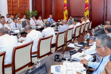 කොළඹ ඇතුළු දිස්ත්‍රික්ක සියල්ලෙම වතුර ප්‍රශ්නෙට ජනපතිගෙන් පිළිතුරු - වහාම විසඳීමට උපදෙස්