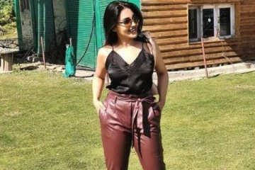 தமிழும் சரஸ்வதியும் தொடரில் விலகிய தர்ஷனாவின் கலக்கல் இன்ஸ்டா புகைப்படங்கள்