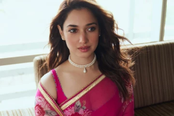 அழகிய சேலையில் நிகழ்ச்சிக்கு வந்த தமன்னா.. லேட்டஸ்ட் ஸ்டில்கள்