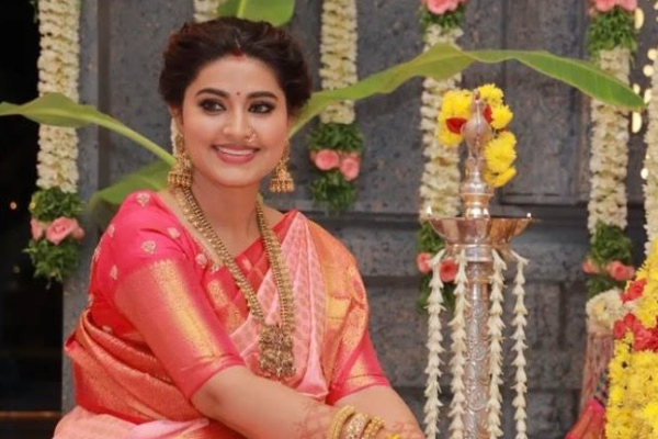 நடிகை சினேகாவின் சொத்து மதிப்பு எவ்வளவு தெரியுமா.. அடேங்கப்பா இத்தனை கோடியா | Actress Sneha Net Worth Details