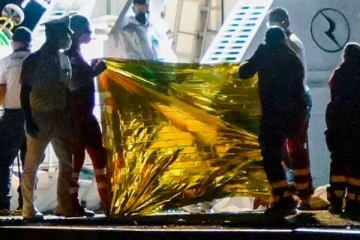 மூழ்கும் படகில் புலம்பெயர் சிறுமிக்கு நடந்த கொடூரம்... பயத்தில் உறைந்த தாயார்