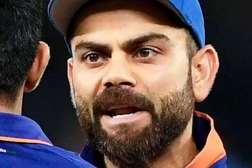 இதுக்கும் மேல எங்கள் கோலிக்கு பிரஷர் குடுக்காதீங்க.. டக்குனு ‘அந்த’ முடிவை எடுத்திருவாரு - ரசிகர்கள் கொந்தளிப்பு