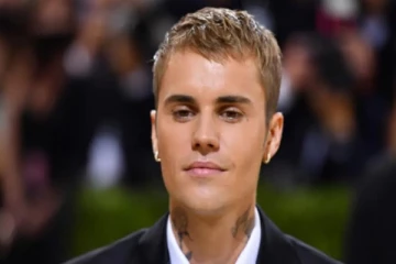 பிரபல பாப் பாடகருக்கு நேர்ந்த துயரம்! முகம் செயலிழந்து வெளியிட்ட காட்சி