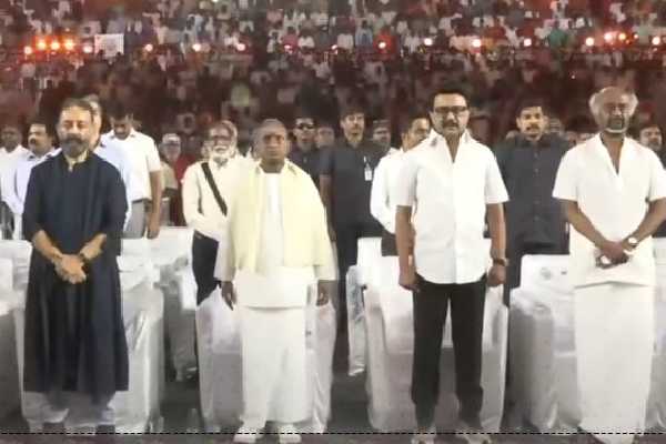 ஆஃப் பாட்டில் பீர் அடிச்சு இவர் போட்ட ஆட்டம் இருக்கே!! இசைஞானி குறித்து ரஜினிகாந்த் காமெடி ஸ்பீச்.. | Rajini Ilayaraja Interest Speech Appreciation