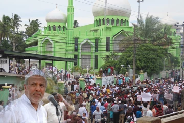ரவூப் ஹக்கீமின் வருகையை கண்டித்து சாய்ந்தமருதில் போராட்டம்: கொடும்பாவிகளும் எரிக்கப்பட்டன (Photos)