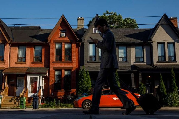 கனேடிய குடியுரிமை பெறுவதில் மக்கள் நாட்டம் காட்டுவதில்லையா? | Permanent Residents Canadian Citizens In Decline