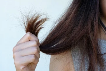 தலைமுடி வளர கண்டதையும் தடவாம இந்த ஒரே ஒரு பொருள் போதும்....அதிசயம் நடக்கும்!