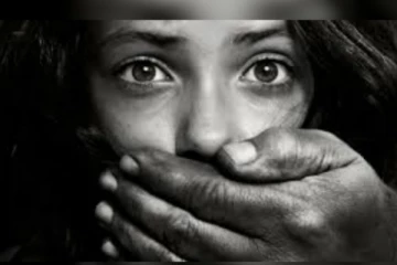 පෙර පාසල් දරුවාට බිස්කට් ලබා දී රවටා අතවර සිදු කල පාපතර පියා - මෙරටින් ඇසෙන ඇඟ හිරිවැටෙන පුවත..